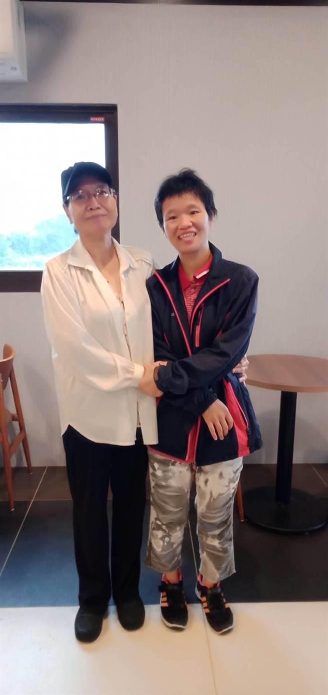 「社游桃」母女分离20年终于重逢。（新北市警察局提供）