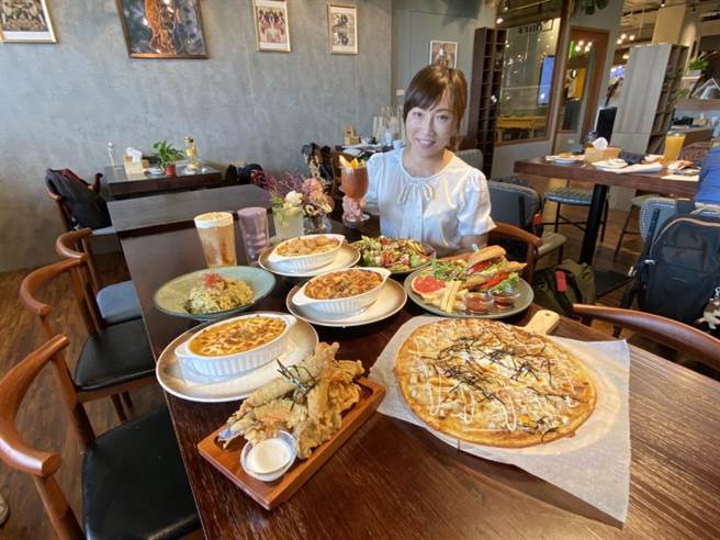 斐得蔬食进驻台中秀泰站前二馆，推出会呼吸的ㄉㄨㄞ ㄉㄨㄞ(DuaiDuai)慢熟成舒芙蕾。（冯惠宜摄）