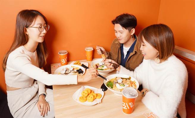 「引引InnInn」锅烧新品以温补暖胃汤头抢攻冬天暖食商机。(引引InnInn提供)