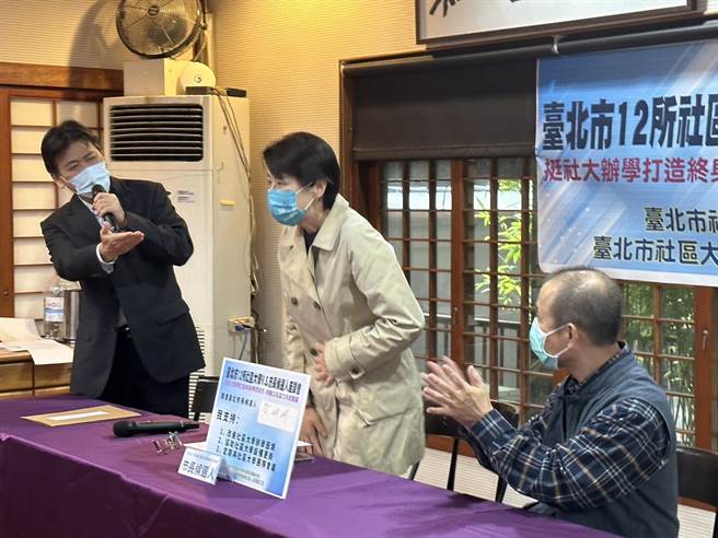 今天3名台北市长候选人蒋万安、陈时中、黄珊珊今天受邀出席社大代表举行的「与市长有约座谈会」。（杨亚璇摄）