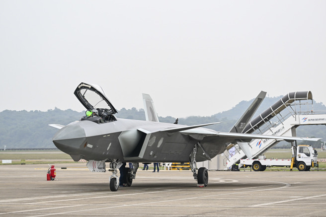 楊偉說，這一次殲-20在預熱階段開展檢驗性飛行的時候，我還不知道飛機都落地了，以前是不讓落地的。（圖／新華社）