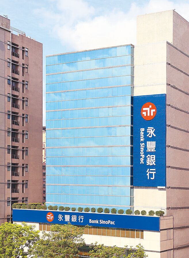 永豐銀行實踐母公司永豐金控四大策略，推動包括「iBranch金豐便平台」、「大咖DACARD App」及「永豐元智慧服務MI」等專案，加速數位變革腳步。圖／永豐銀行提供