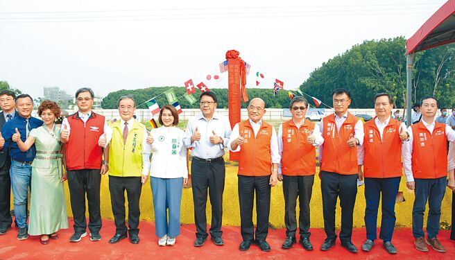 于农业重镇打造的屏东农业国际化包装厂，6日下午举行动土仪式，未来可望顺利接轨国际。（林和生摄）