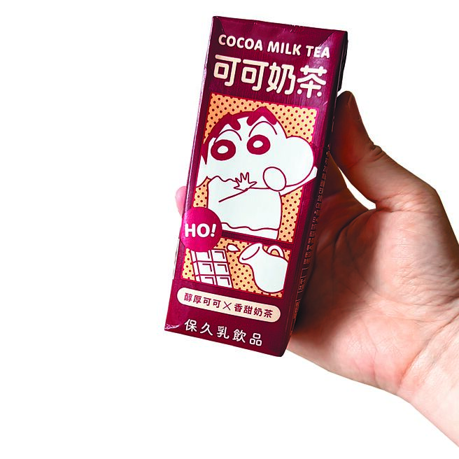 7-11「蜡笔小新可可奶茶」，甜度适中，乳感厚实且入口滑顺，6入原价150元。（7-11提供）