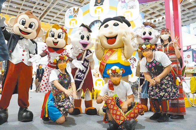 雲仙樂園即日起至11月底推出旅展優惠，1日遊旅展優惠套票包含纜車來回與入園門票及時令套餐或原民屋套餐。（雲仙樂園提供）