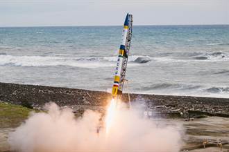 旭海第2支火箭升空 成大雙節混合式燃料探空火箭發射成功