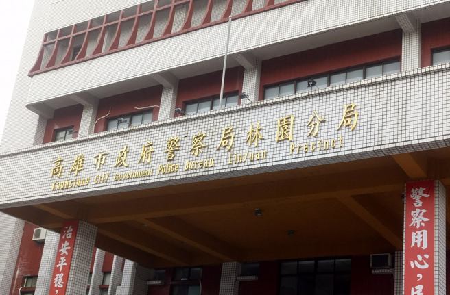 高雄市台88線快速道路橋下8日清晨4時許發生槍擊案，警方正在介入調查並追捕槍手中。（翻攝自臉書《高雄市政府警察局林園分局》）