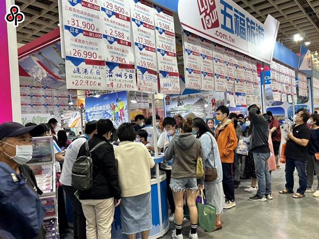 據勞動部今天公布的本周無薪假（減班休息）統計，支援服務業（旅行社）較上周減少實施527人，其中百人以上大型旅行社皆停止實施無薪假。（報系資料照）