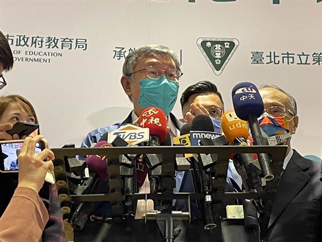 台北市長柯文哲批評，要指控人家就要有證據，現在突然說回歸市政，哪有這回事，根本就是「抹黑」。（游念育攝）