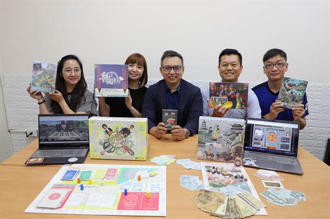 台科大教授侯惠泽的团队将游戏学习应用在教育现场，发展出多款桌游。（台科大提供／林志成台北传真）