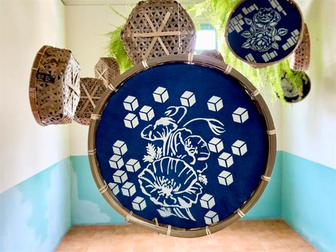 中港高中国中部美术班8日起，于清水眷村文化园区小愿艺树馆举办「眷花心艺」联展。（中港高中提供）