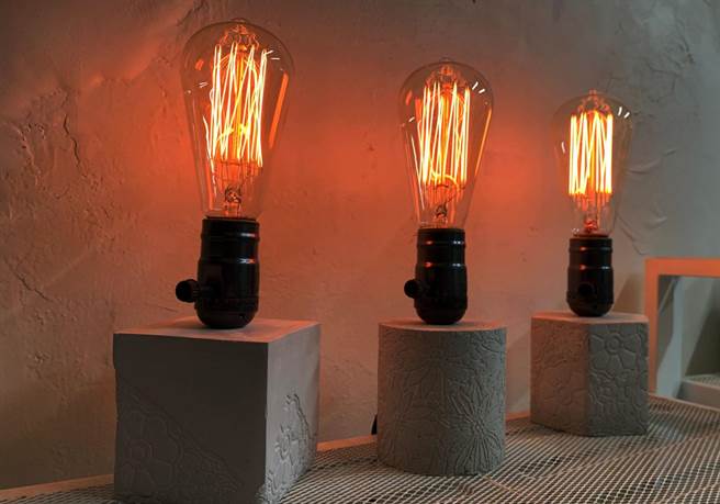 中港高中国中部美术班8日起，于清水眷村文化园区小愿艺树馆举办「眷花心艺」联展。（中港高中提供）