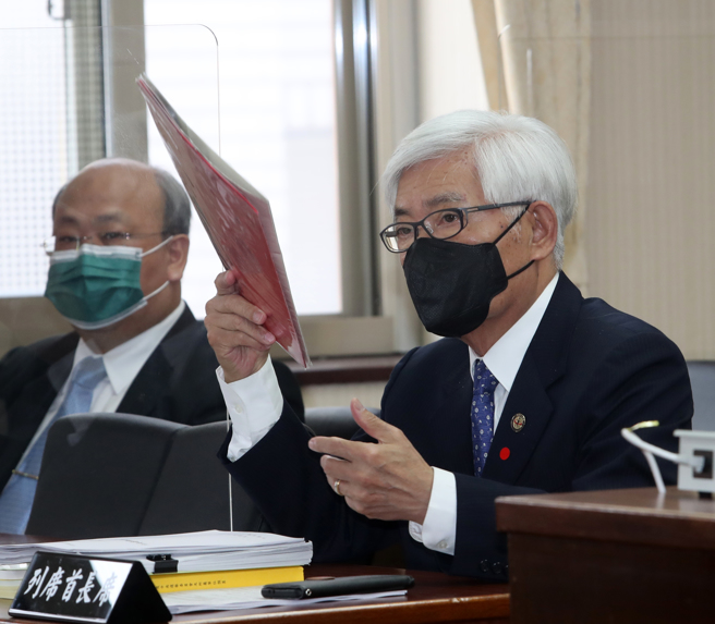 中选会主委李进勇（右）。（资料照,刘宗龙摄）