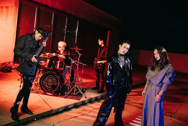 法兰邀请TRASH合唱新歌。（相映国际提供）