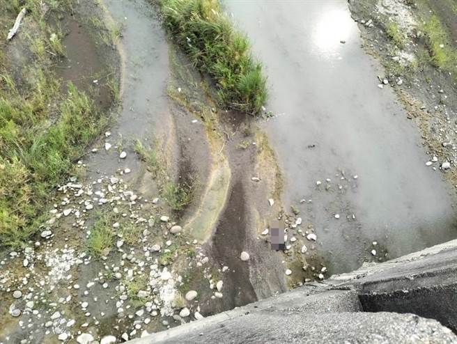 高屏大桥传坠桥意外桥意外。（翻摄照片／高雄洪靖宜传真）