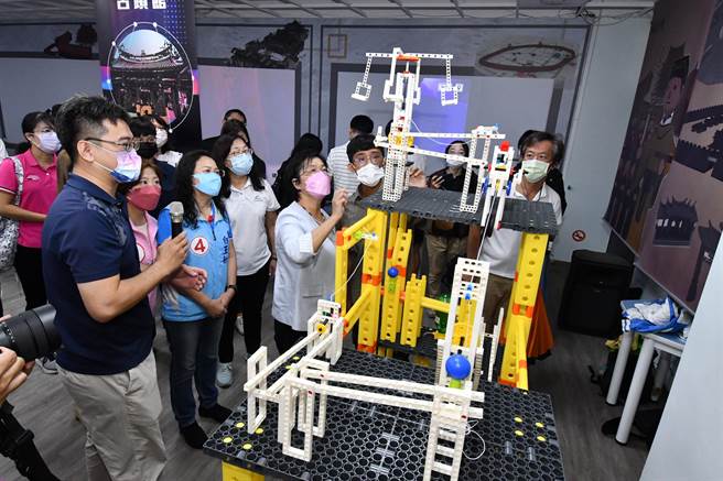 王惠美表示，元宇宙智慧馆以「教师增能」、「学生自造」与「环境升级」三大主轴来推动。（吴建辉摄）