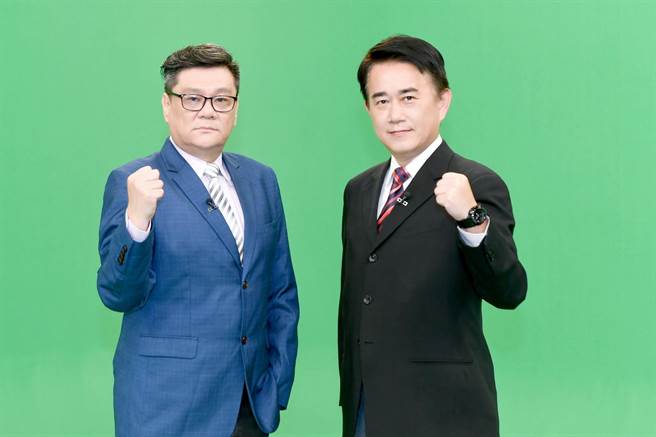 谢昶易（左）为转播世足赛，戒菸又减重，右为陈亚理。（华视提供）