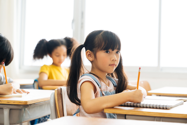 小一女儿首次段考58分，爸爸听原因傻眼。（图／shutterstock）