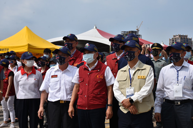 市长侯友宜表示，大型灾害防救演习主要目的是让中央、国军、民间、国际救灾团体及市府各单位，透过演习结合公私跨界资源，检视各式人力机具验证动员流程，强化辖内关键基础设施面对战争发生时的应变作为。(新北市消防局提供)