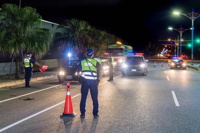 防止冬天進補酒駕發生，花蓮縣警局將持續強化取締量能，並於經常飲酒之處、時段，以定點或機動方式稽查，遏阻酒駕行為與不法事件發生。（花蓮縣警局提供／羅亦晽花蓮傳真）