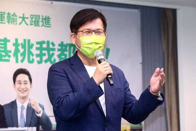 民进党新北市长候选人林佳龙今日就在脸书上喊出「降票价」、「增基桃」及「加运具」等三大主张。（资料照／邓博仁摄）