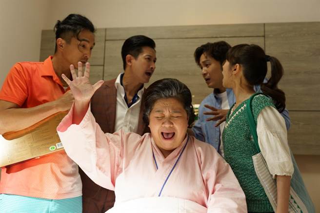 王少伟（后排左起）、Darren、张书伟、黄姵嘉为OO失踪事件吵翻天。（威视提供）