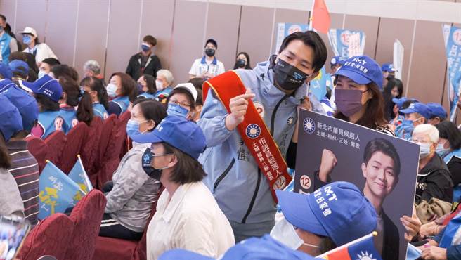 民进党北北基桃4位市长候选人今宣布将推动每月新台币1200元的「首都通」交通月票，新北市土树三莺议员候选人吕家恺说，中央若愿意听进人民心声当然乐见其成，但呼吁不要只是为了选举加开支票。（吕家恺提供）