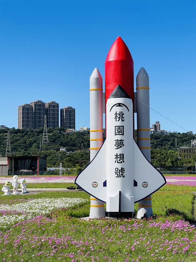 2022桃园花彩节12日登场，花宇奇航带领游客翱翔花海。(大溪区公所提供／吕筱蝉桃园传真)