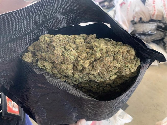 警政署保安警察第三总队第一大队今年5月曾破获市价约7亿元的大麻走私案，新北地检署今依违反毒品危害防制条例起诉陈男，其余共犯被依涉运输毒品罪起诉、通缉。（新北地检署提供）