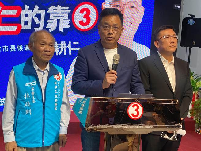 林耕仁晚间严正要求柯文哲更正言论，否则将用行动来为自己过去对高虹安的质疑负起责任，并交付相关资料。（陈育贤摄）