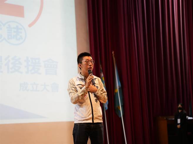 对于绿营推出北北基桃每月1200元的「首都通交通月票」，新北市三芦议员候选人吴训孝认为不失为一个可规划的交通政策，但没有提出配套与期程规划，恐沦为政策买票。(黄敬文摄)