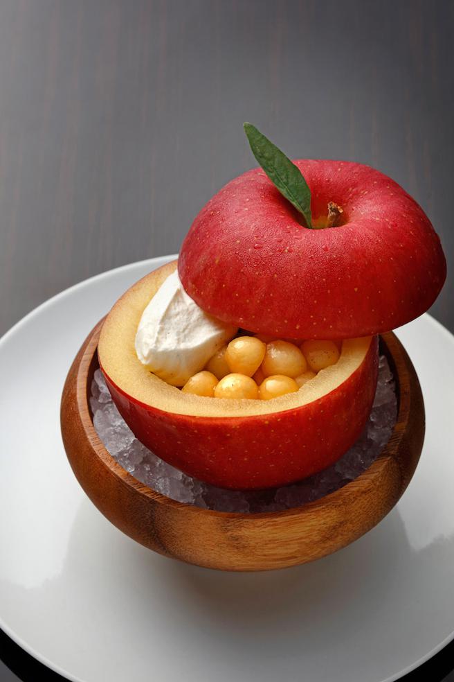 「CLOVER BELLAVITA」午间价位从2280元至3280元，料理推荐翻转苹果塔。（BELLAVITA提供）