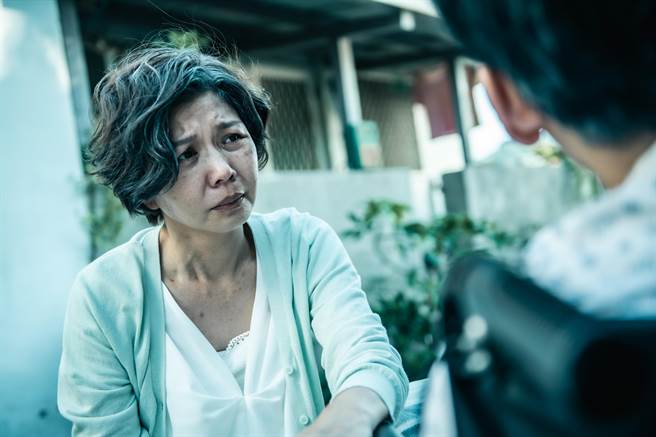 于子育把师母的阴暗诠释丝丝入扣。（Netflix提供）