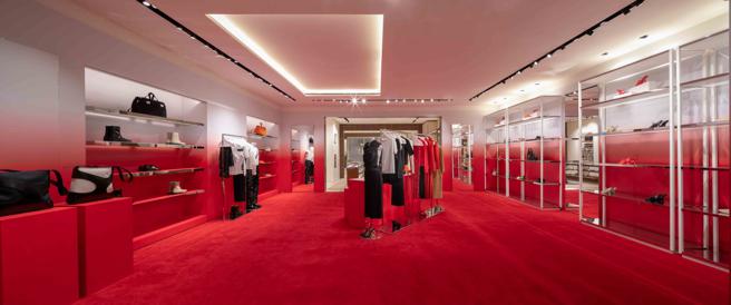 FERRAGAMO春夏前導系列，全球限定店中店於台北101旗艦店盛大開幕。（FERRAGAMO提供）
