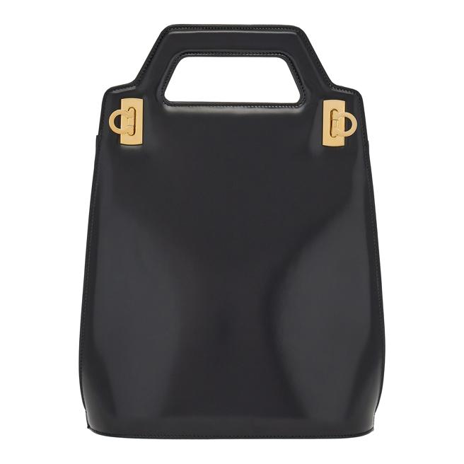 FERRAGAMO 長版黑色Wanda手提包，7萬9900元。（FERRAGAMO提供）