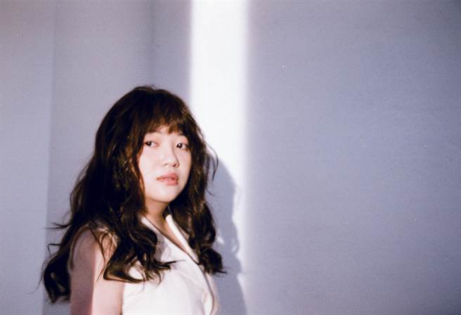 郁心推出个人第一首单曲〈最后一面〉。（好混蛋音乐提供）