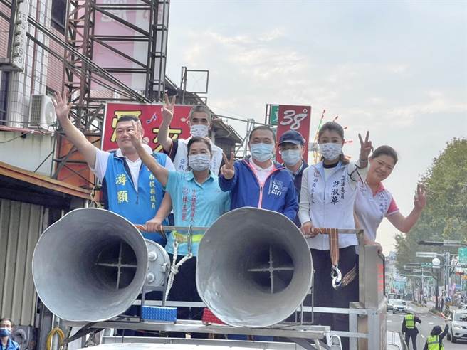 侯友宜特地到南投县竹山镇，为同党南投县长候选人许淑华、竹山镇长候选人林孟丽等人辅选。（杨静茹摄）