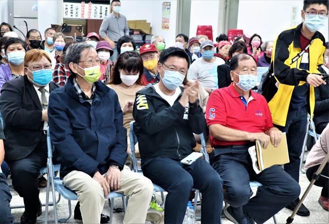 赵天麟跨海到澎湖帮陈光復造势，说蔡英文总统有交代，这次一定要让澎湖变天、光復澎湖，让第一名的陈光復好好做事，让乡亲看见幸福。（张茂雄摄）