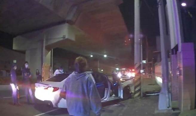 大寮今爆發槍案，造成1人頭頸部中彈，1人腿部中彈。（翻攝照片／高雄洪靖宜傳真）