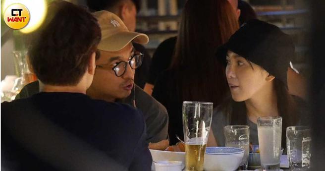 小俩口一直都很有话聊。（图／本刊摄影组）