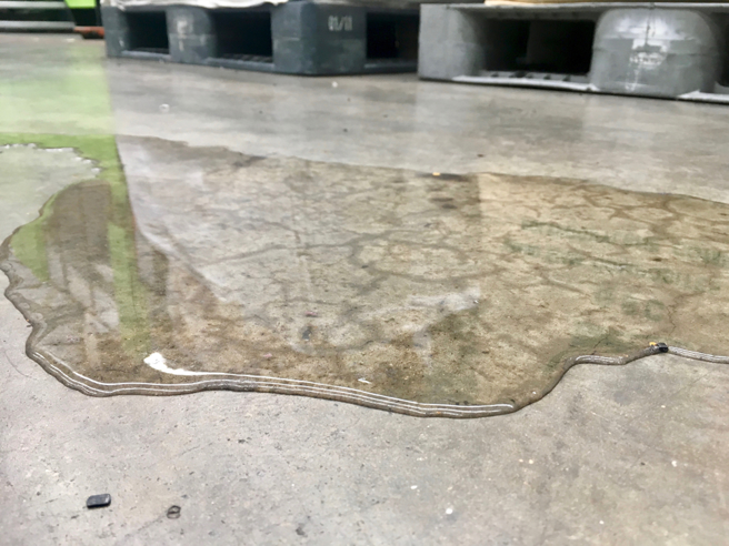 宜兰一名人妻与婆婆、小姑长期关系不佳，去年间一时情绪失控，遂前往婆家泼撒冥纸与泼油。（示意图／Shutterstock）