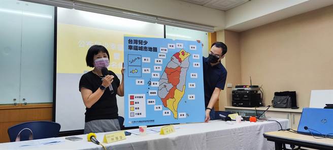 台湾少年权益与福利促进联盟与儿童权益联盟评比发现，全台县市长候选人中有近半数不及格。（林良齐摄）