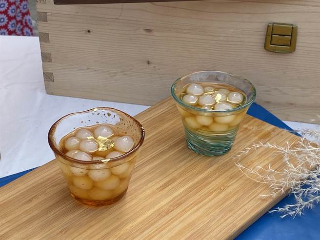 成功大学与台南晶英酒店共同开发「忘忧珍珠」产品，今天发表问世。（曹婷婷摄）