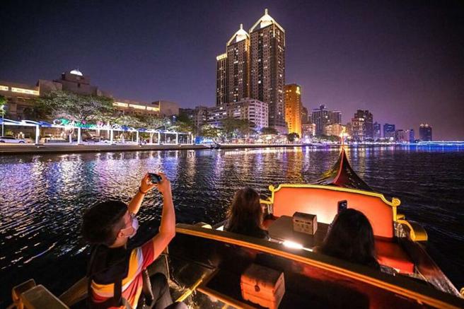 ▲漫游爱河贡多拉。　图：高雄市政府观光局／提供