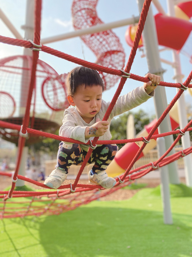 「天母夢想親子樂園」設有多元、完善的共融式遊樂設施，讓小朋友可以在此安心、開心地遊玩。（圖／台灣還我特色公園行動聯盟）