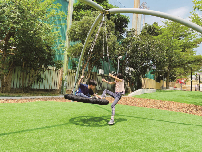 葉于莉認為兒童遊戲場是都市孩子生活的重要一環，設計應該考量孩子的需求。（圖／台灣還我特色公園行動聯盟）