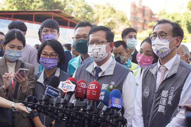 桃園鐵路地下化平鎮車站動土遭批評，桃園市長鄭文燦、民進黨桃園市長候選人鄭運鵬都反擊，國民黨一點都不支持這件事。(呂筱蟬攝)
