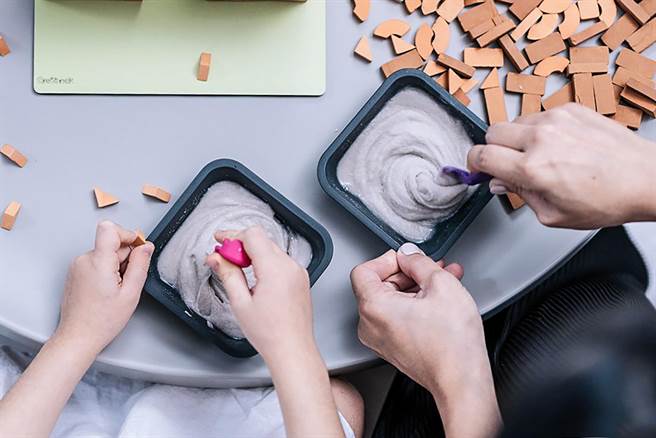 明新科大将举办永续行动市集，「玉龙龙积木砖」亲子创意手作DIY活动，可体验传统砌砖工法的创新积木。（玉龙龙积木砖CRE8BRICK提供／罗浚滨新竹传真）