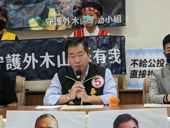 無黨籍基隆市長候選人黃希賢承諾若有機會當上基隆市長，絕對力主推動地熱發電方案，極力反對並阻止造成生態浩劫的填海造陸方案。（張志康攝）