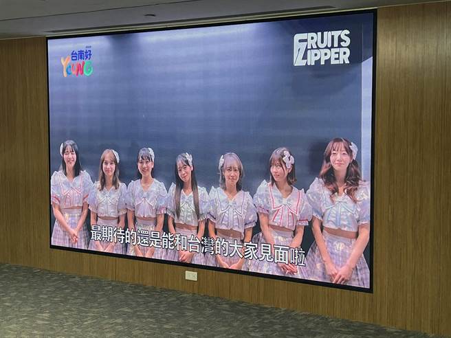 日本可爱女团「FRUITS ZIPPER」录制影片邀请歌迷参加台南的跨年演唱会。（洪荣志摄）
